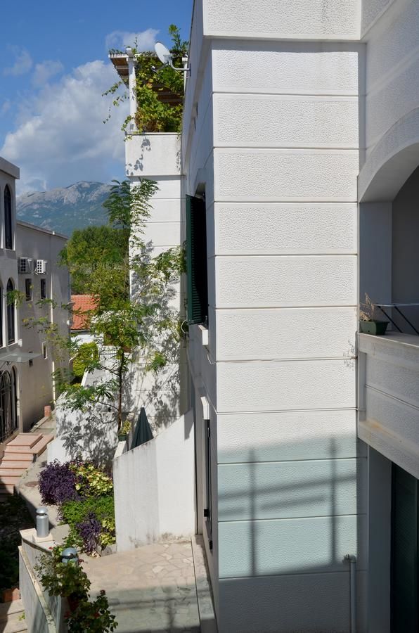 Апартаменты Apartments Secret Garden Свети-Стефан