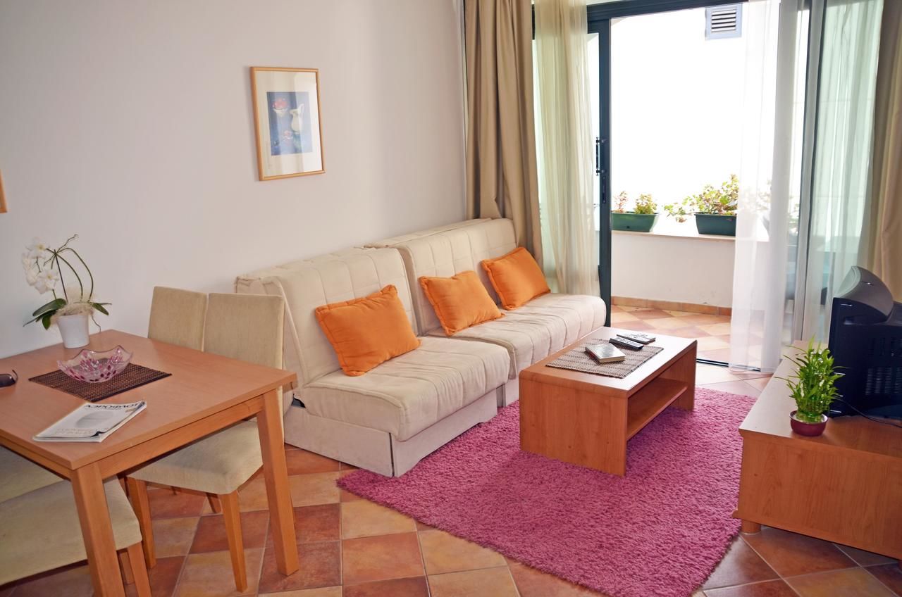 Апартаменты Apartments Secret Garden Свети-Стефан